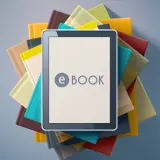 Une tablette affiche "e BOOK" au milieu d'une pile de livres colorés.