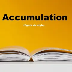 Un livre ouvert présente le mot "Accumulation", une figure de style.