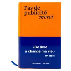 Trois livres orange et bleu. L'un d'eux explique comment faire une chronique sur la publicité.