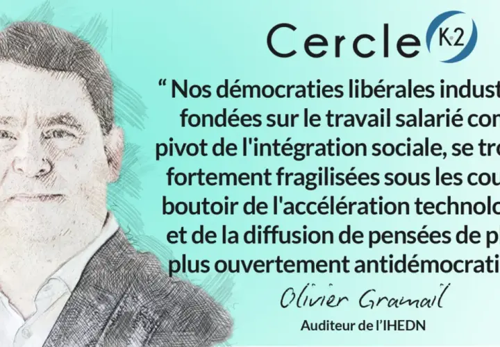 Portrait esquissé d'Olivier Gramail, auditeur à l'IHEDN, avec une citation sur la fragilité des démocraties. Son pseudo qui fait peur ? Peut-être "Techno-Démolisseur".