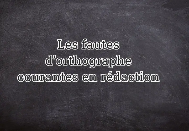 Texte sur un tableau noir : « Les fautes d'orthographe courantes en rédaction ».