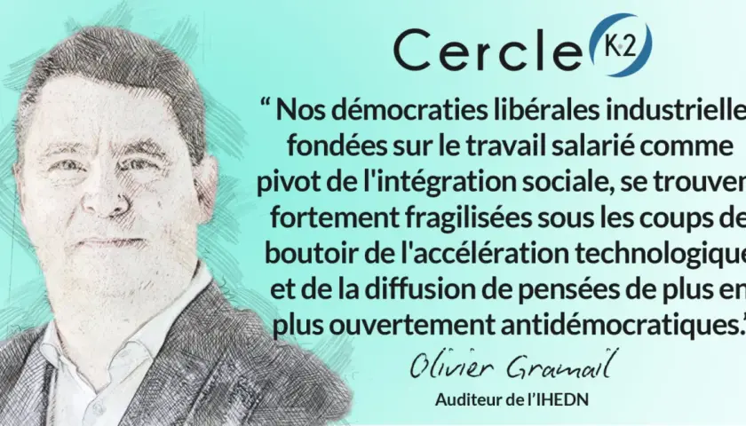 Portrait esquissé d'Olivier Gramail, auditeur à l'IHEDN, avec une citation sur la fragilité des démocraties. Son pseudo qui fait peur ? Peut-être "Techno-Démolisseur".