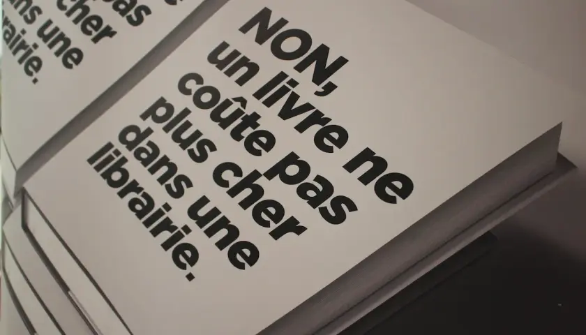 NON, un livre ne coûte pas plus cher dans une librairie. La question de combien coûte l'édition d'un livre est complexe.