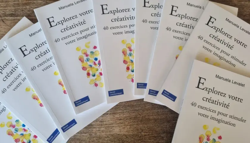 Plusieurs exemplaires du livre "Explorez votre créativité : 40 exercices pour stimuler votre imagination". Un exercice d'écriture gratuit pour tous.