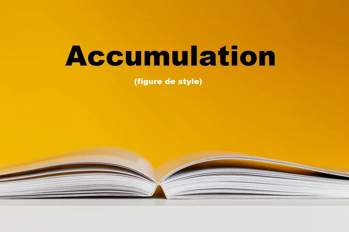 Un livre ouvert présente le mot "Accumulation", une figure de style.