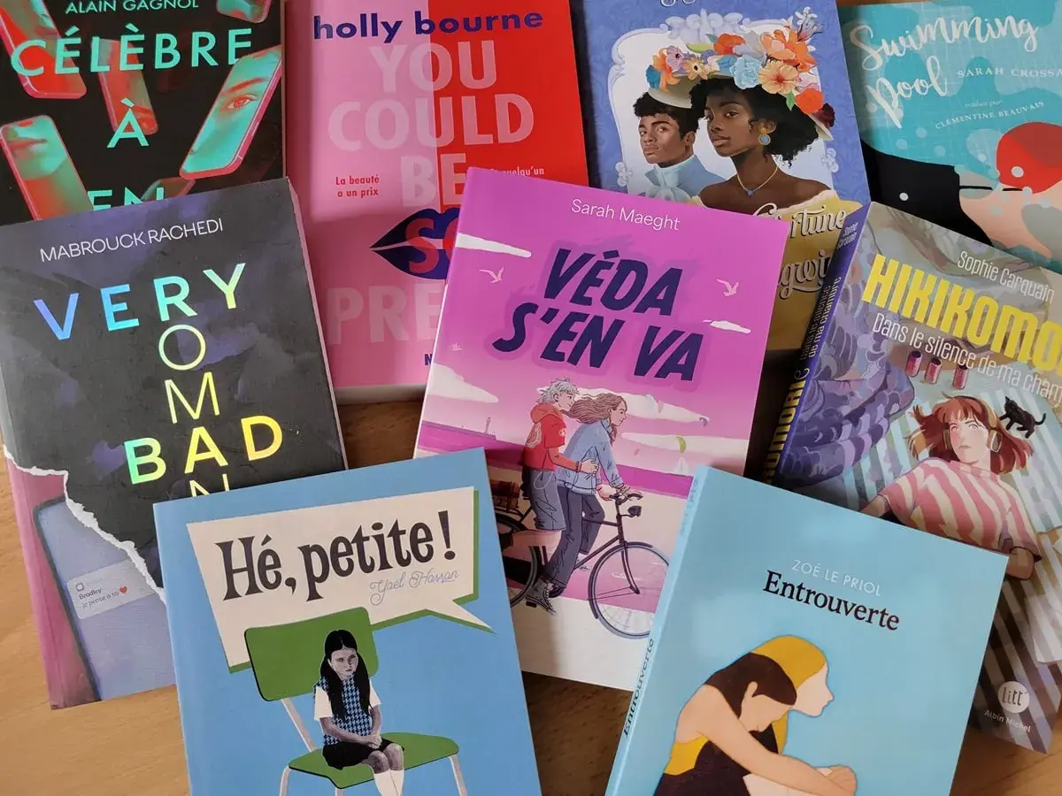 Le top 10 des livres pour adolescent : des couvertures colorées et intrigantes pour de nouvelles aventures.